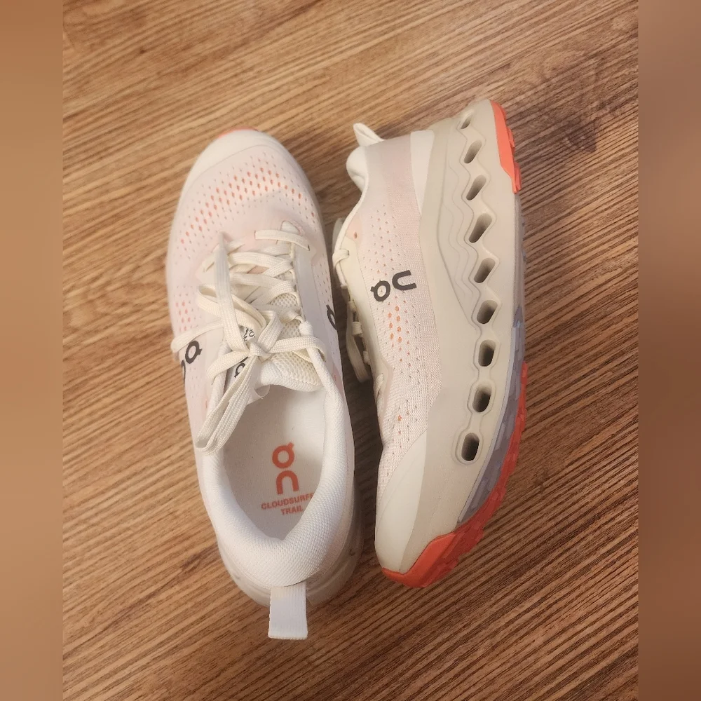 Size 9 On CloudsurferTrail 2. Running Women's White and Coral Athletic Shoes - Picture 10 of 11